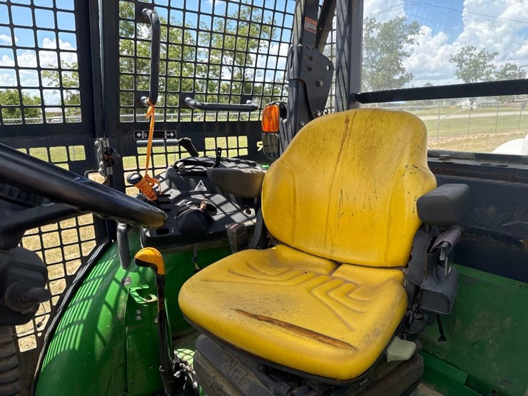 2015-john-deere-5100m-image-17