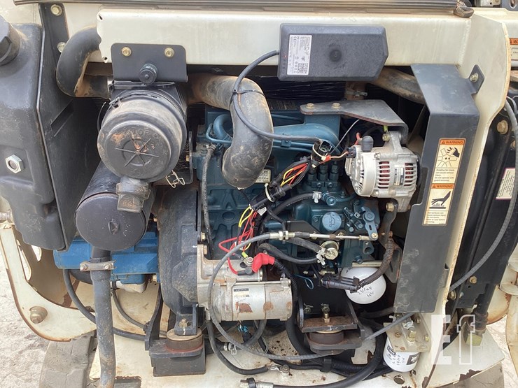 2011-bobcat-325g-image-15