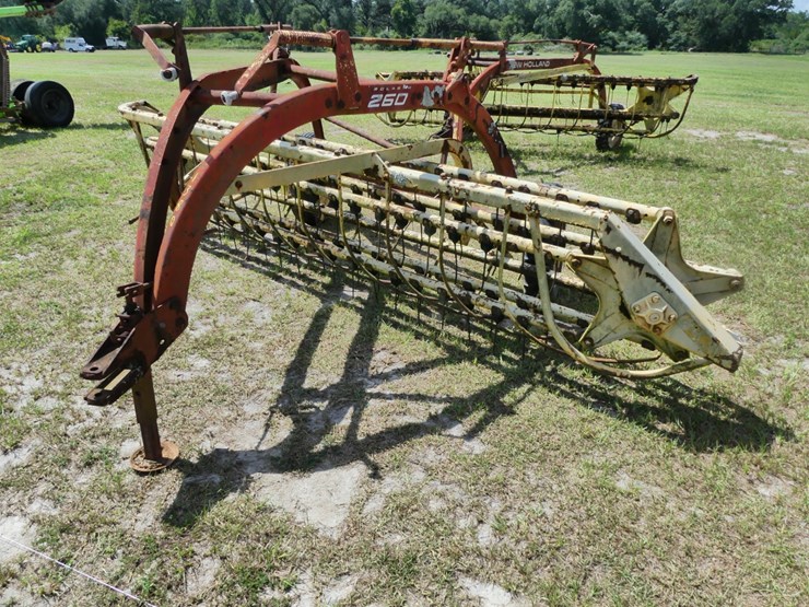 new-holland-260-image-1