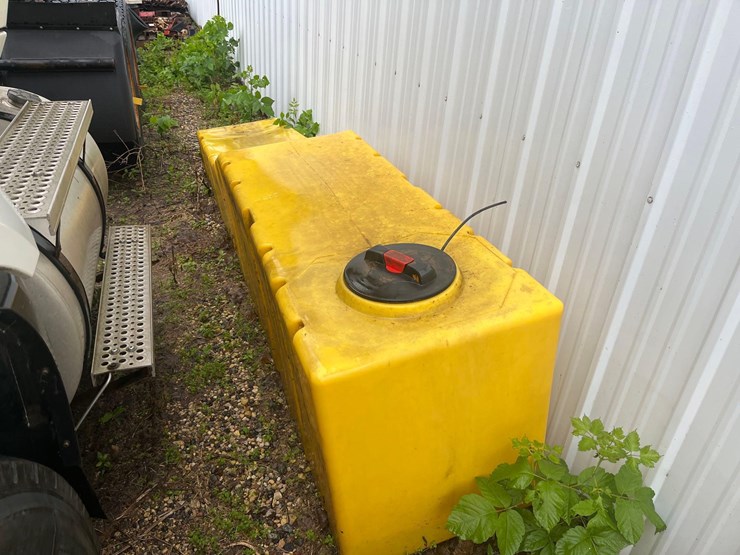 john-deere-tractor-spray-tanks-image-2