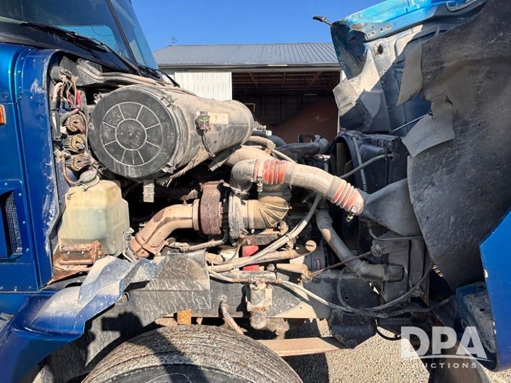 2002-ihc-9400i-day-cab-truck-(gp10940,-unit-109996)-image-62