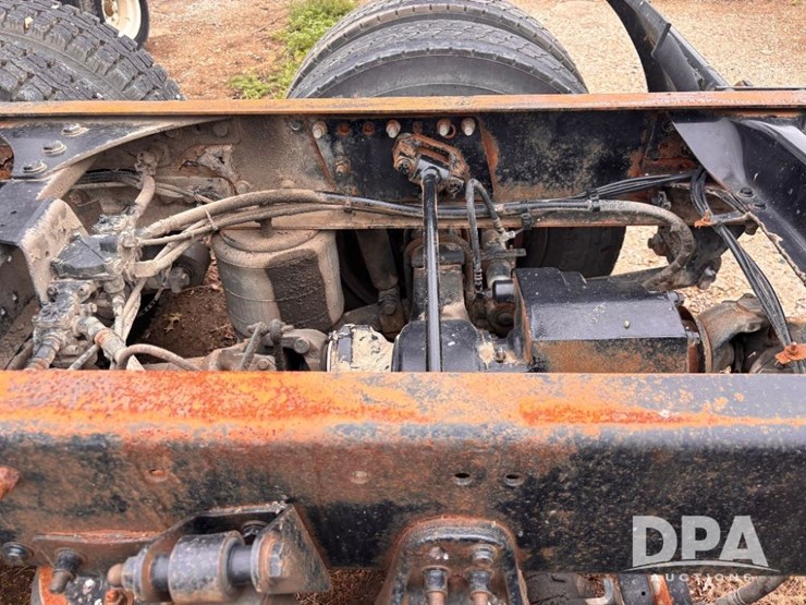 2000-freightliner-truck-(gp11021,-unit-398)-image-40