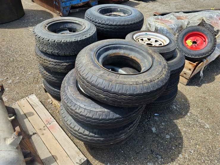#2576-•-pallet-of-trailer-tires-image-2