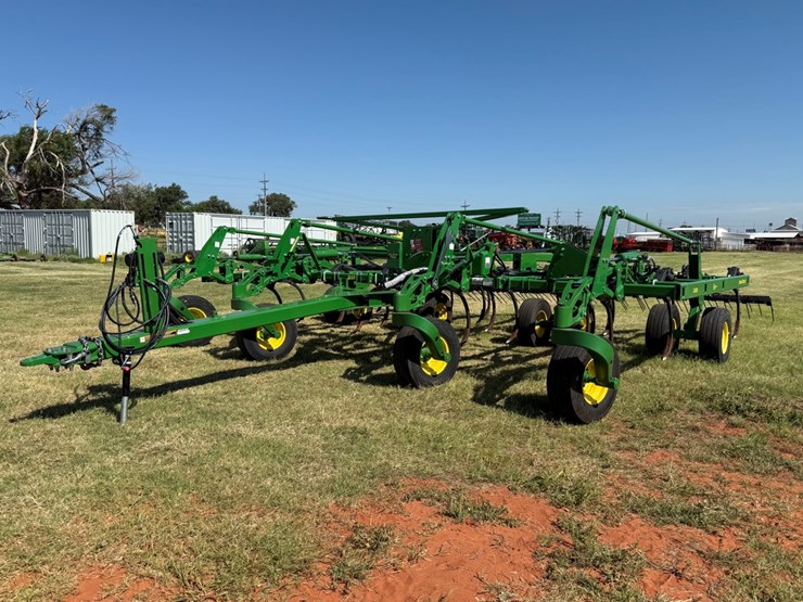 2022-john-deere-2430-image-14