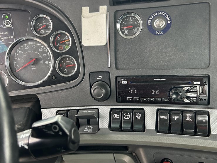 2020-kenworth-t680-image-23