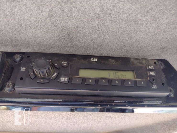 2010-caterpillar-d6n-lgp-image-9
