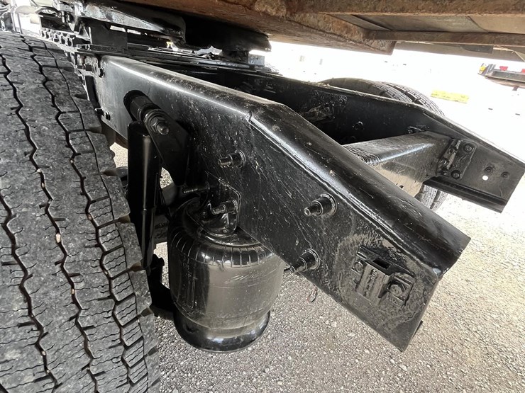 2014-freightliner-cascadia-125-image-27