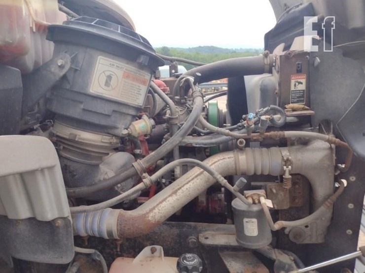 2015-freightliner-business-class-m2-106-image-24