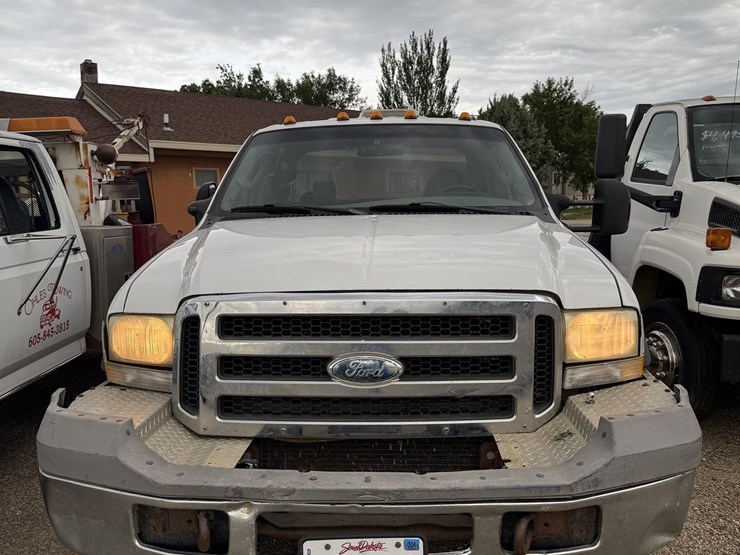 2005-ford-f350-image-11
