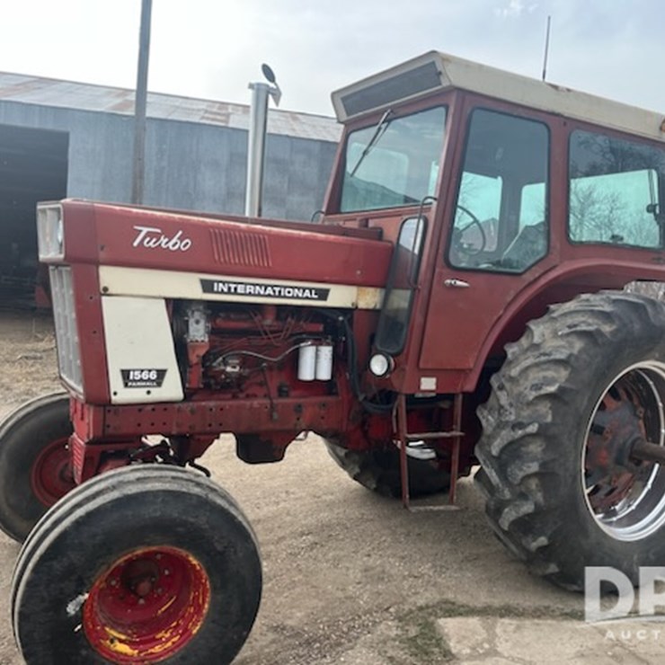 1976 INTERNATIONAL 1566