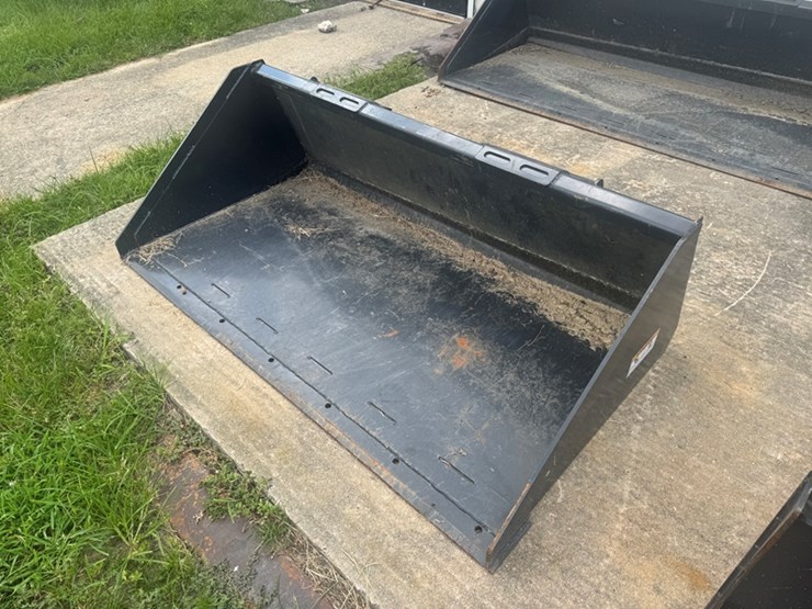 66"-wolverine-skid-steer-front-bucket-image-1
