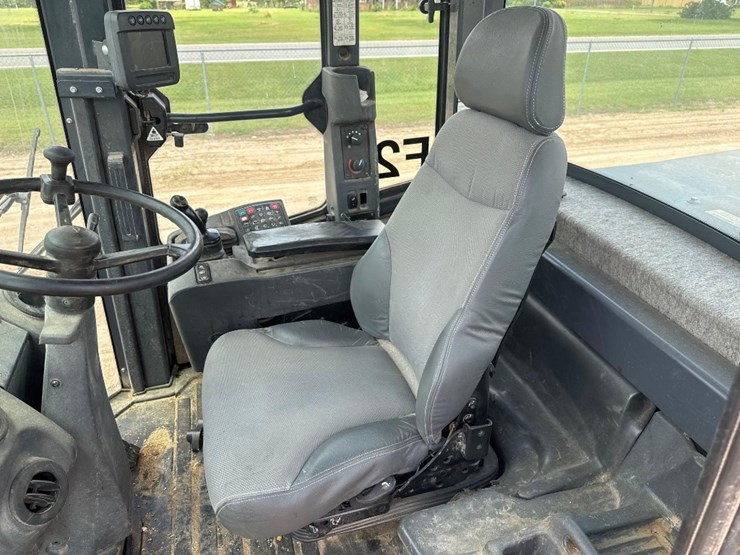 2015-deere-744k-image-21