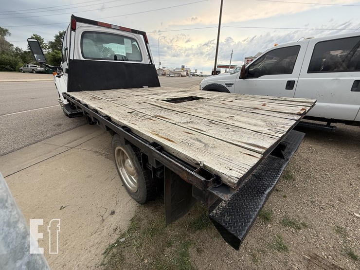 2004-gmc-5500-image-5