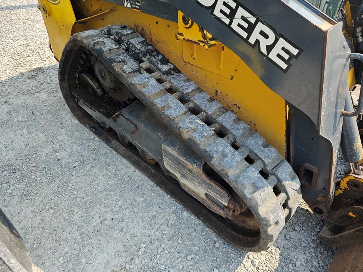2020-deere-317g-image-22