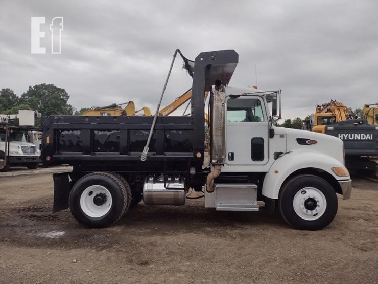 2009-peterbilt-335-image-3