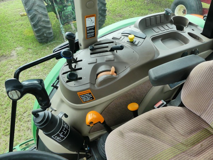 2015-john-deere-6115d-image-10
