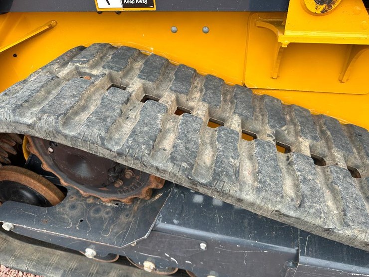 2020-deere-317g-image-24