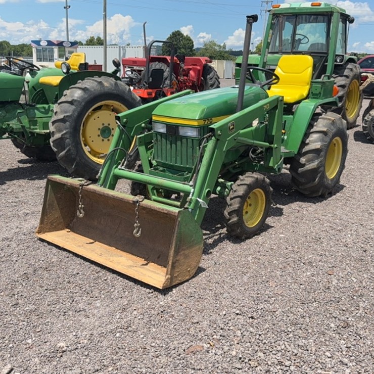JOHN DEERE 770