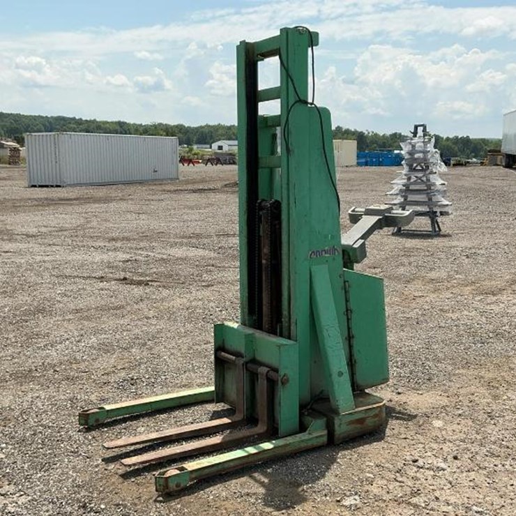 #1350 • Crown Electric Forklift