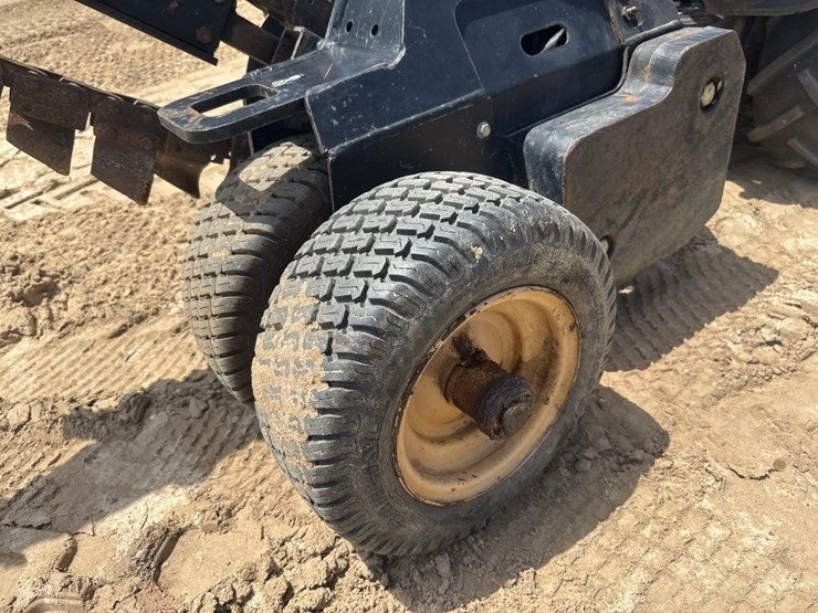 ditch-witch-r300-image-10