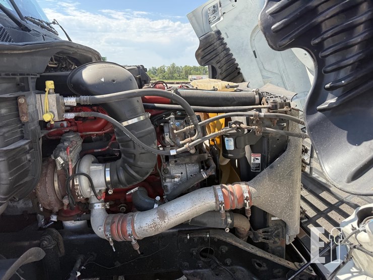 2014-freightliner-cascadia-125-image-23