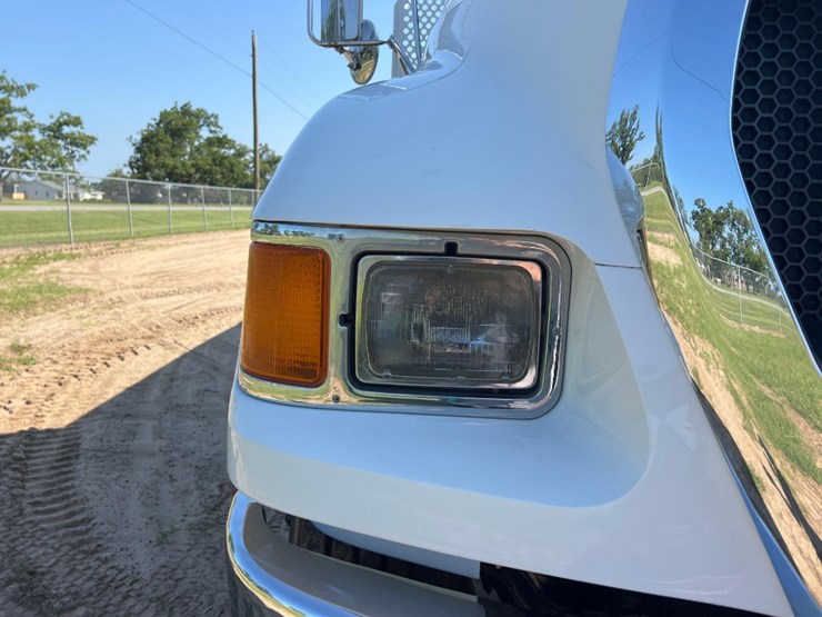 2015-ford-f750-xl-image-10