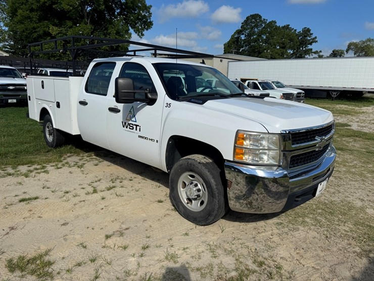 2009-chevrolet-silverado-2500-image-2