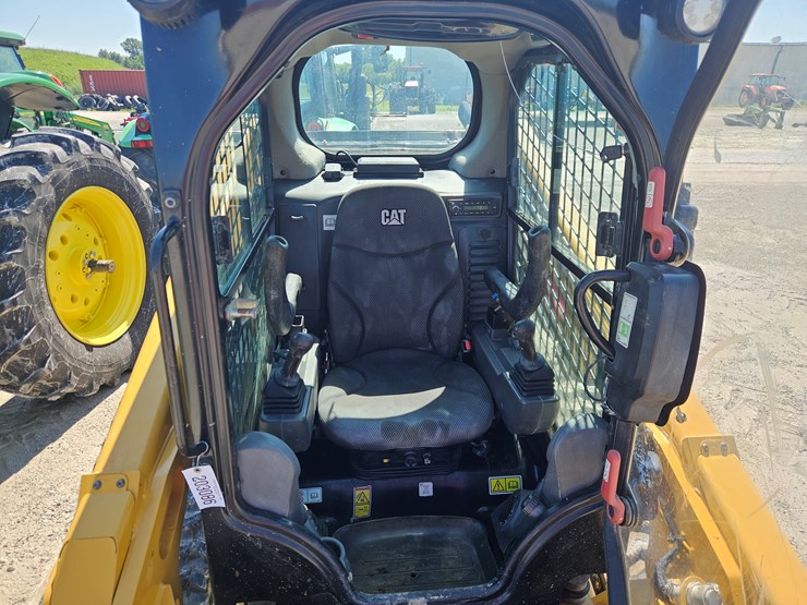 2021-caterpillar-279d3-image-7