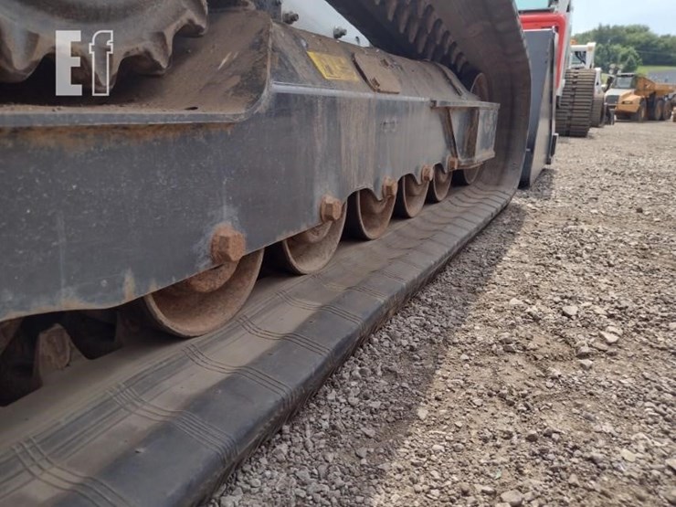 2023-bobcat-t770-image-33