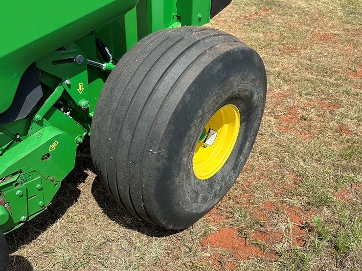 2018-john-deere-560m-image-3