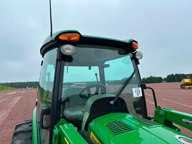 2018-john-deere-4052r-image-15