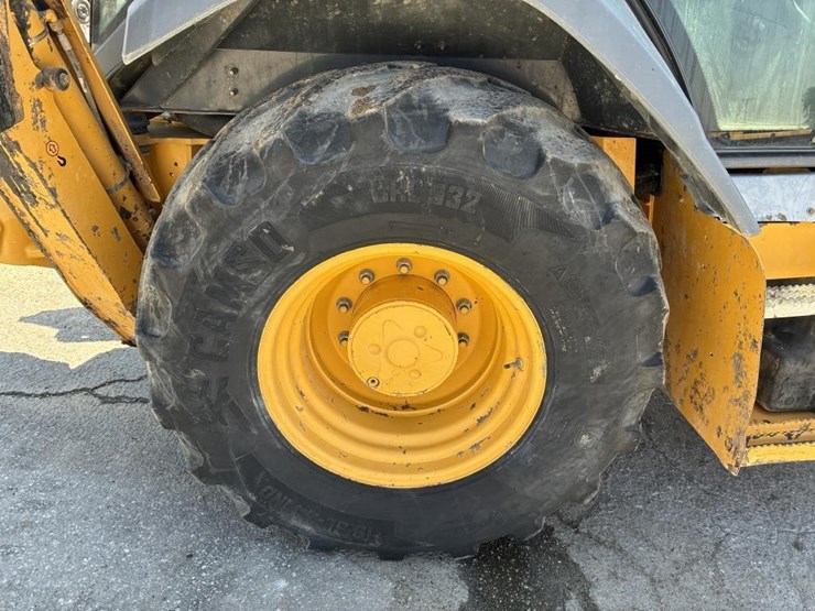 2019-deere-310l-ep-image-17