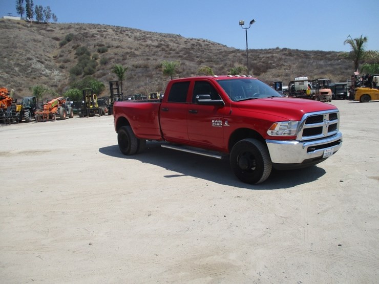 2018-dodge-ram-3500hd-image-2