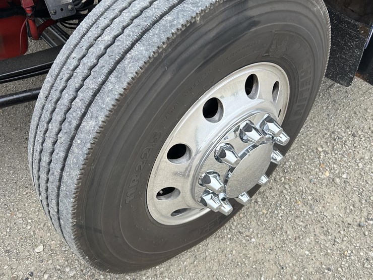 2019-kenworth-t800-image-28
