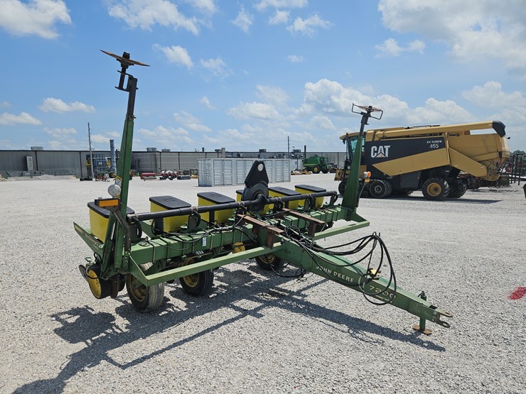 john-deere-7200-image-9