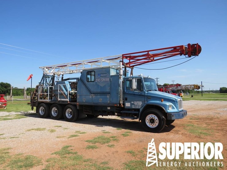 2004-freightliner-fl80-image-1
