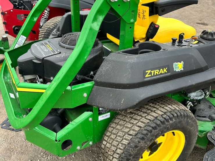 2022-john-deere-720-image-2