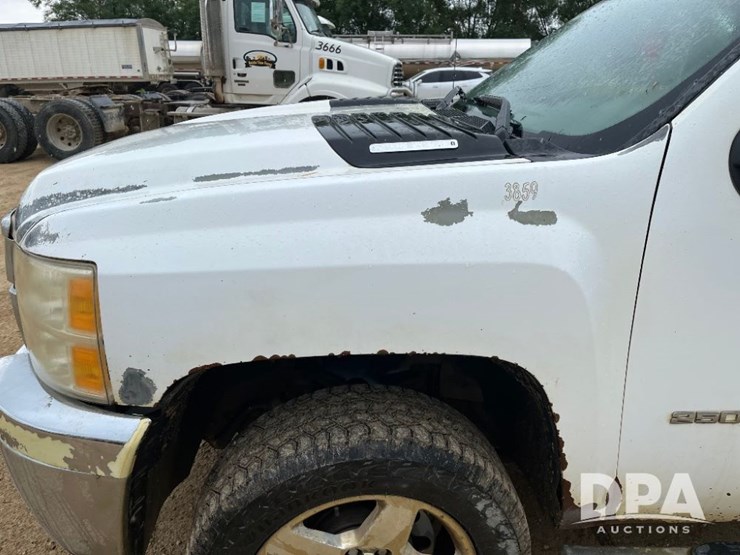 2011-chevrolet-silverado-2500-image-21