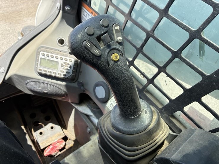 2022-bobcat-s770-image-14