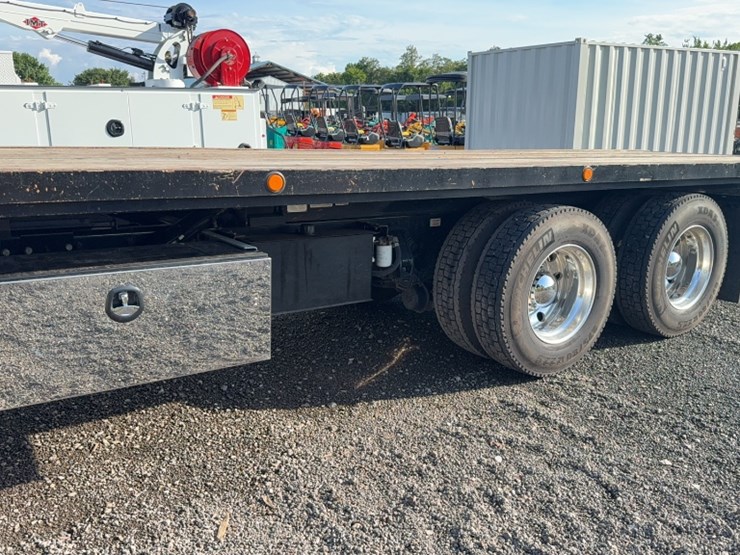 2016-kenworth-t880-image-11