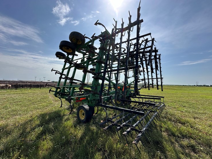2012-john-deere-2210-image-17