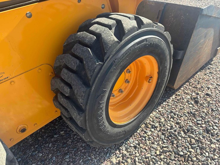 mustang-1900-skid-steer-image-24
