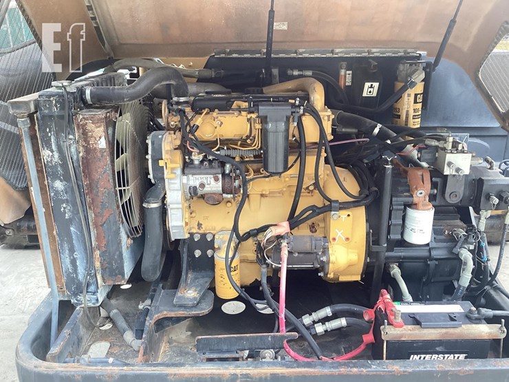 2010-caterpillar-tl943-image-10