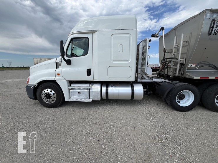 2014-freightliner-cascadia-125-image-30