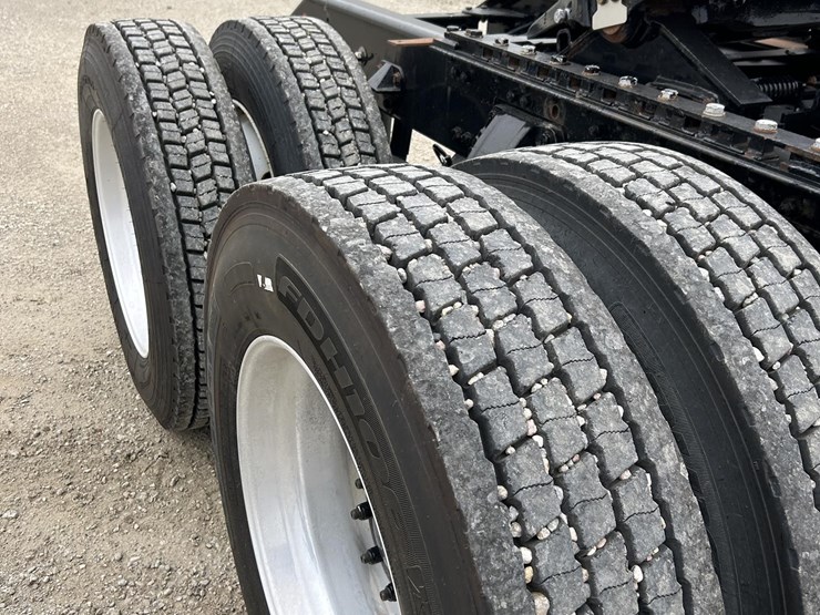 2016-kenworth-t880-image-29