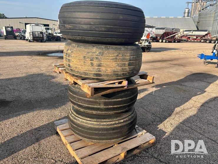 implement-tire-(dr11907)-image-3