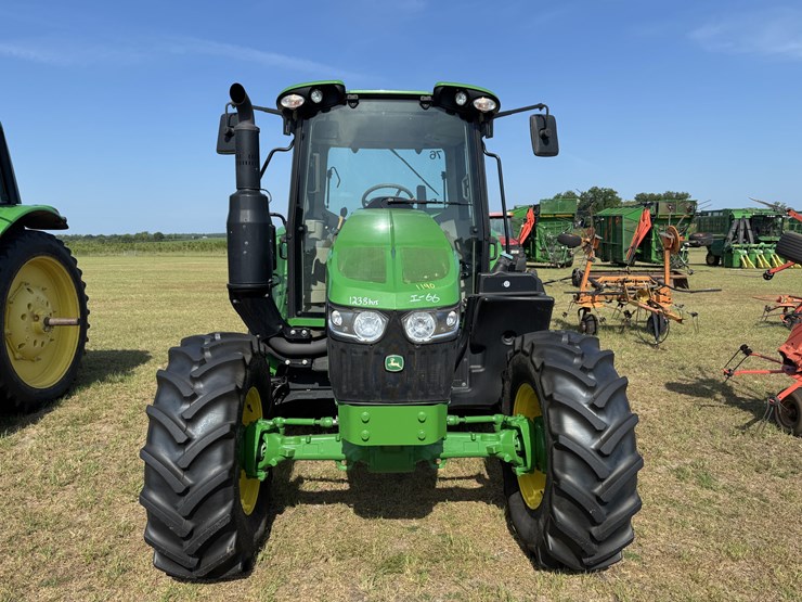 john-deere-6110m-image-3