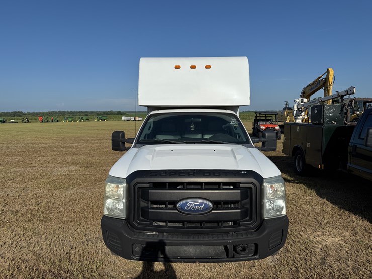 2011-ford-f250-xl-image-2