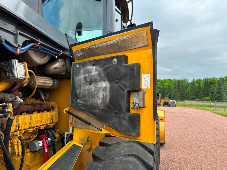 2018-deere-524kii-image-30