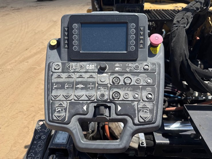 2015-caterpillar-ap-1055f-image-31
